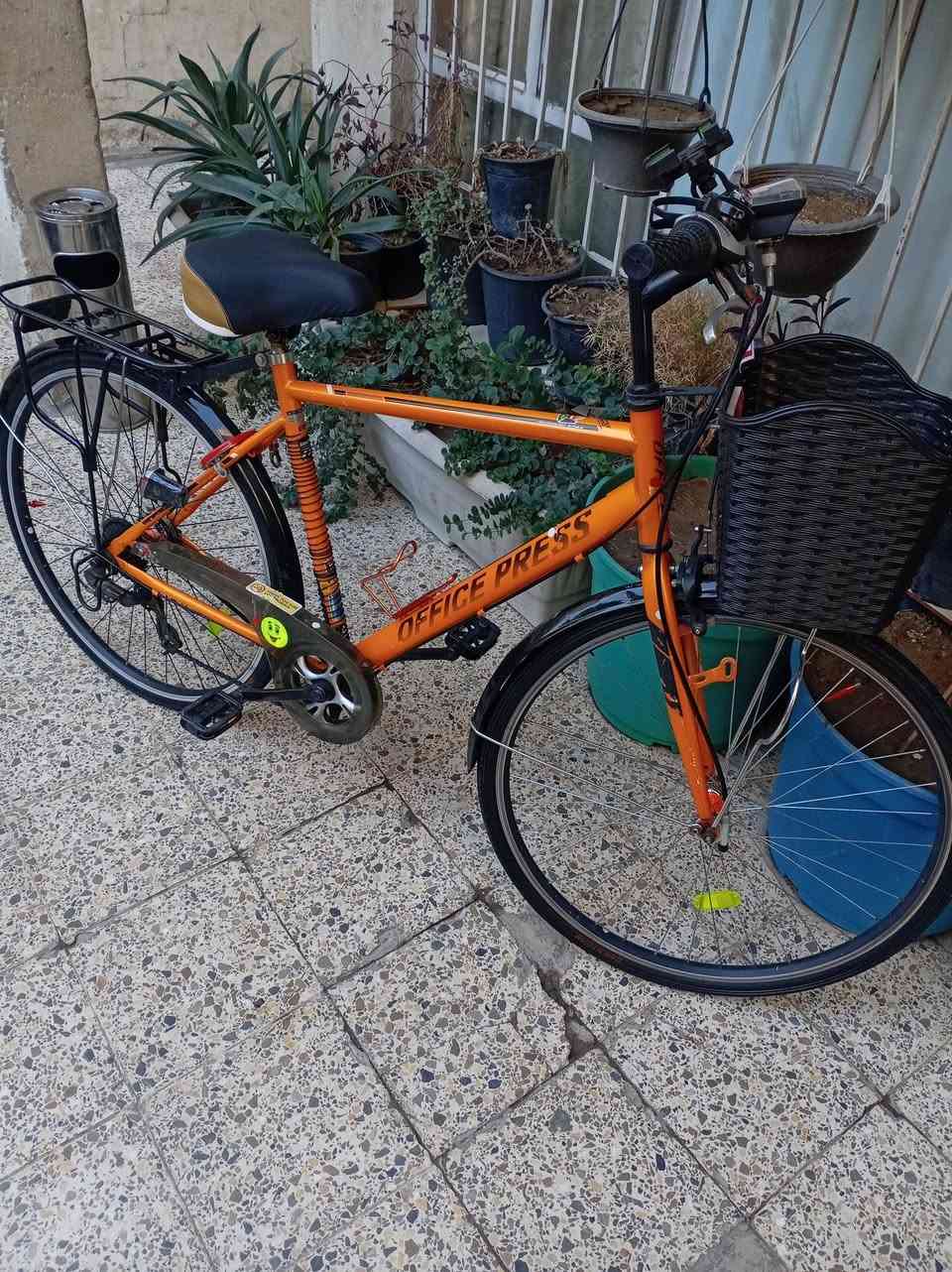 السلام عليكم
 بايسكل c700 ياباني للبيع
 حجم 28 
المكان بغداد الشرطه الرابعه 
التواصل واتساب ***********
السعر 175
