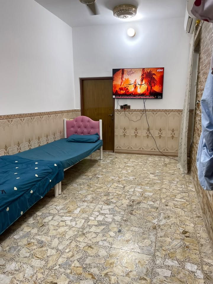 🏡 للبيع بيت سكني
بيت سكني بمساحة 100 متر، بناء جديد ونظيف، جاهز للسكن مباشرة 

مواصفات البيت:

 ● غرفة نوم.

 ● صالة.

 ● استقبال.

 ● مطبخ.

 ● حمام داخلي 

 ● صحيات خارجيه

للاستفسار أو المعاينه، يرجى التواصل على الخاص أو الاتصال.***********

***********
