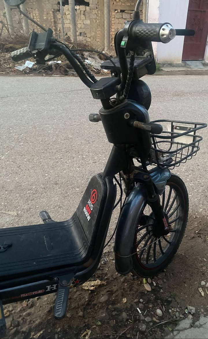 السلام عليكم
باسكل شحن للبيع نوع هايس 2023 نظيف جدا كلشي  بي شغال بدون اي نقص والبطاريات جديدة على الفحص السعر 250 الف و بي مجال بسيط للتواصل خاص او اتصال :
***********
