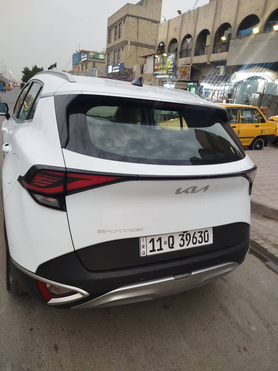 السلام عليكم سبورتج للبيع موديل24 ماشيه 19سياره جديده مكفوله من شخط لمكان شارع الربيعي زيونه *********** السعر 228
