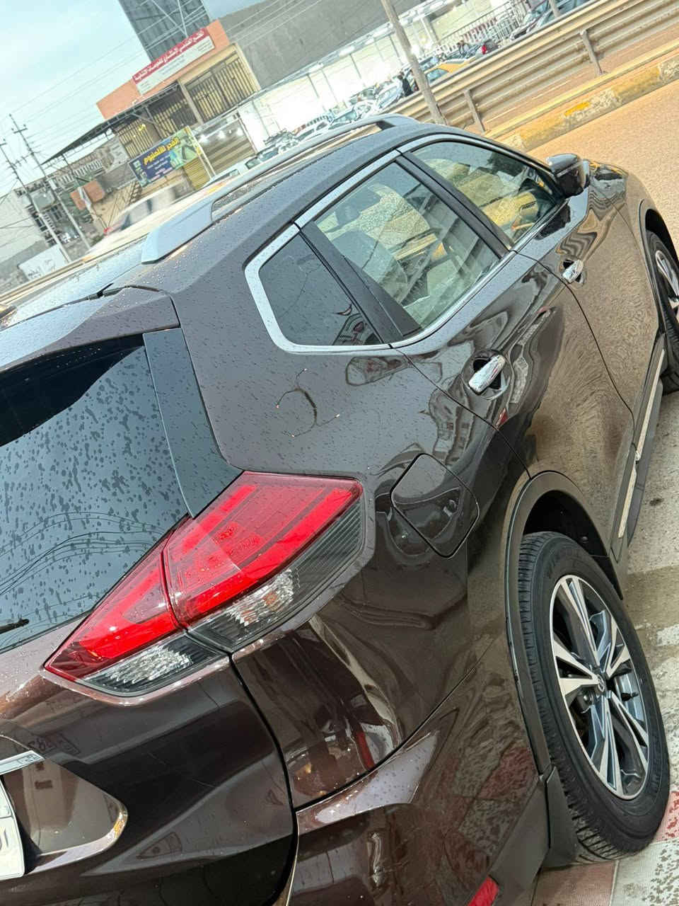 سلام عليكم للبيع نيسان اكس خليجي2018 فول مواصفات رقم اربيل سياره كفاله عامه وضع شركه مابيهاا كل نقص مال جنيه سعر 170وبيهاا مجال 
للستفسار ***********
مكان سياره الانبار فلوجه
