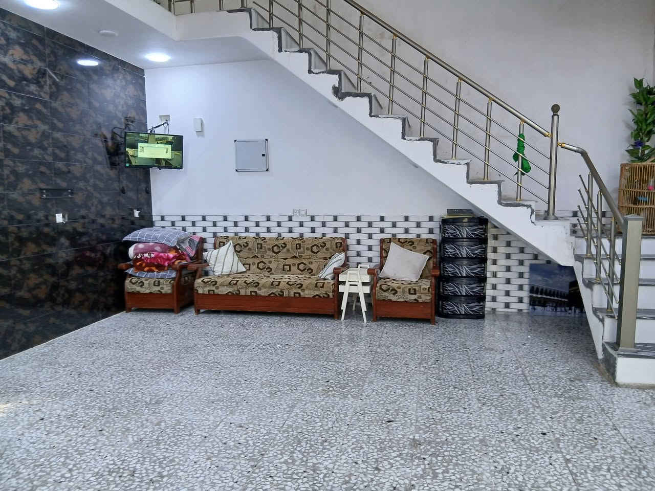 دار سكن ملك صرف مساحه ٣٠٠متر
غرف النوم ٤
استقبال وصاله ومطبخ وملحقاته 
العنوان المدائن منطقة التصنيع 
مقابيل التجاره 
السعر النهائي النهائي ٢٥٠
***********
