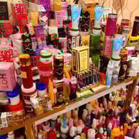 تعزيله كوزمتك الف و٣٠٠ قطعه سعرمليون07890331874