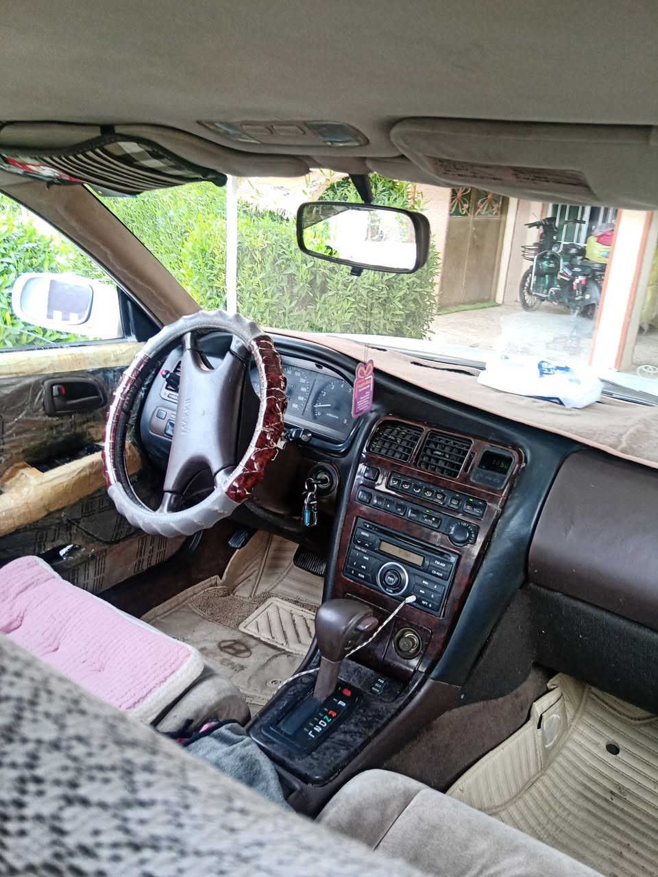 سيارة مارك نفخ 93 سيارة بلادي لاصبغ ولادعم باسمي رقم بغداد انكليزي لحد 2030 كير جديد حاوية صدر امامي خلفي سيارة نضيفة داخل خارج تخم تاير عدا البنيد صبغ فقط سعر 70 وبيه مجال تلفون *********** عنوان المقدادية
