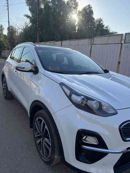 السلام عليكم كيا سبورتج ٢٠٢٠ ماشيه ٣٤ الف حقيقي على ايدي ضمان الشركه الدوليه سياره جديده مواصفات شاشه اريل نفكيشن تخم تاير السياره خير من الله على وضع الشركه مضمونه صار بيه طخه باب الصدر وبين البابتين كما موضح بالصوره سعره  ٢٠٥ وبيه مجال للشراي مكانها بغداد  موبايل ***********  غير متواجد ع الفيس .
