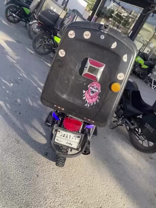 اسلام عليكم دايوان للبيع
١. موديل ٢٣
٢. كلاسك
٣. لون. أخضر
٤. رقم. بغداد
٥. مكينه ١٥٠. بلادي ما مفتوحه 
٦. مكاني الفلوجه
٧. السعر. ب مليونين وبيها مجال
٨. رقم. ***********
