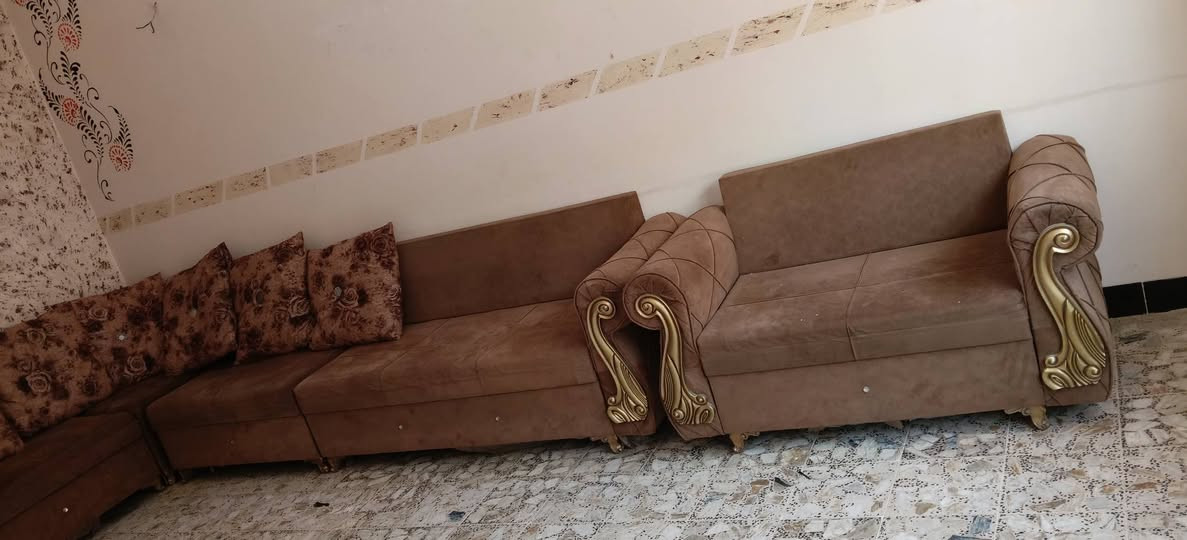 للبيع غنفات   5 قطع  نضيفات سعر 75 وبي مجال  لطيبين  
***********
