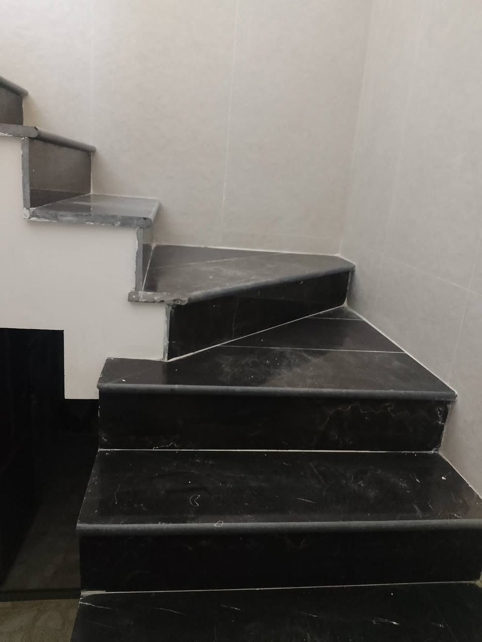 خلفة تطبيك كافة السراميك جدران ارضيات مرمر 

بورسلين كاشي موزايك بايات درج ترميم بيوت 

شغل درجة والى مكاني بغداد ***********
