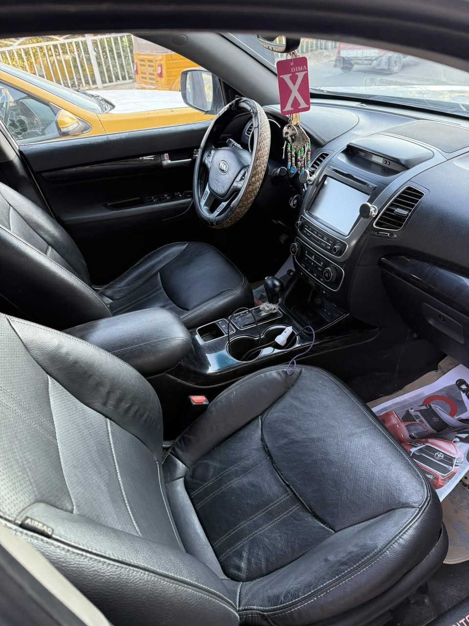 سلام عليكم للبيع كيا سورنتو موديل 2014امريكي sx محرك ٦سلندر ماشيه ١٢٩مواصفات فول بصمه  بانوراما كشن كهرباء جنطه كهرباء بردات خلفيه بيها قطعتين صبغ  خشم البنيد +الباب الخلفي السعر المطلوب ١٧٥ مكلف بالنشر ***********
