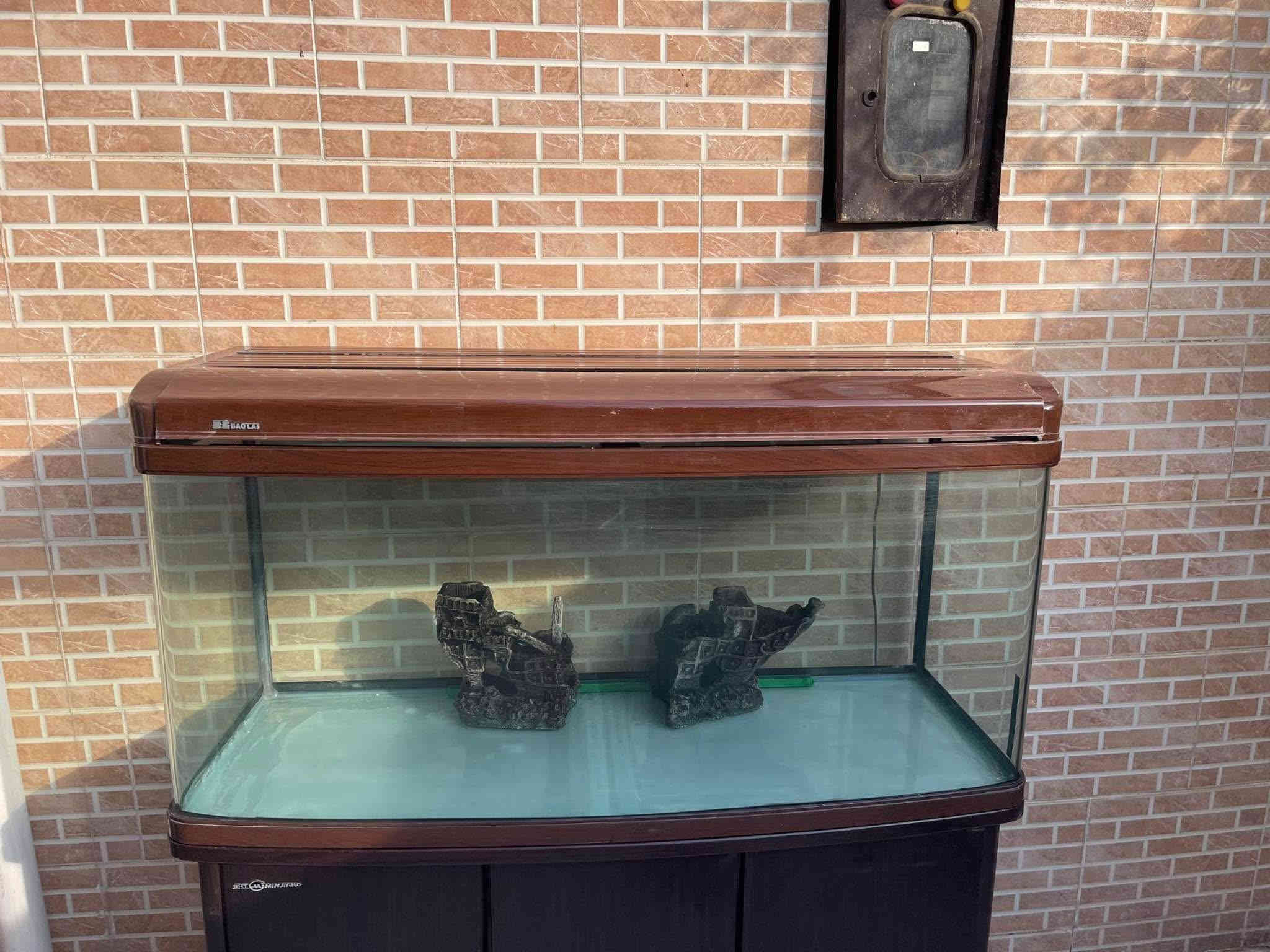 حوض سمك مع بوفيه وكامل المستلزمات 
قياس الحوض120x40x50 
بوفيات 3 
مستلزمات فلتر هيتر طعام وادويه للاسماك 
للمزيد من الاستفسار مراسله عالخاص *********** أربيل
