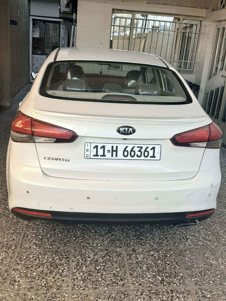 السلام عليكم سياره سيراتو خليجي اللون ابيض صدفي وارد ايراني viv موديل 2017 رقم بغداد
مكينه 2000 ماشيه 93 فول واحد عله واحد كشنات الامامي تدفأه تبريد الخلفي تدفأه تبريد ثلج قطعتين 
السياره خير من الله  المكان بغداد البياع للتواصل هذا رقمي ***********
