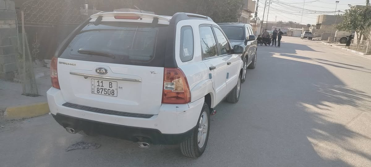 سلام عليكم كيه سبورتج مكينه 2000سياره خليجيه بسمي سياره جديده بكان لسياره بغداد سعره $130 هاذا رقمي ***********
