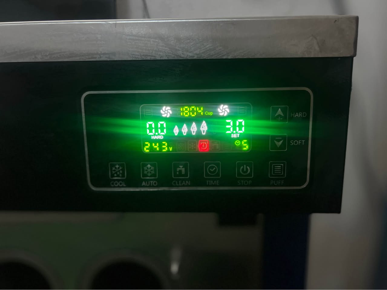 مكينهه صنع ايس كريم ، صناعه ايطاليه ، القطعه نضيففه جداً شرط الفحص مستعملهه فقط كم شهر ، متوفر جميع ملحقاتها ونضيفات جداً تشرفناا وتشوفهاا بعينكك وتشوف نضافتها ، تواصل واتس اب : 
*********** القرنة, البصرة
