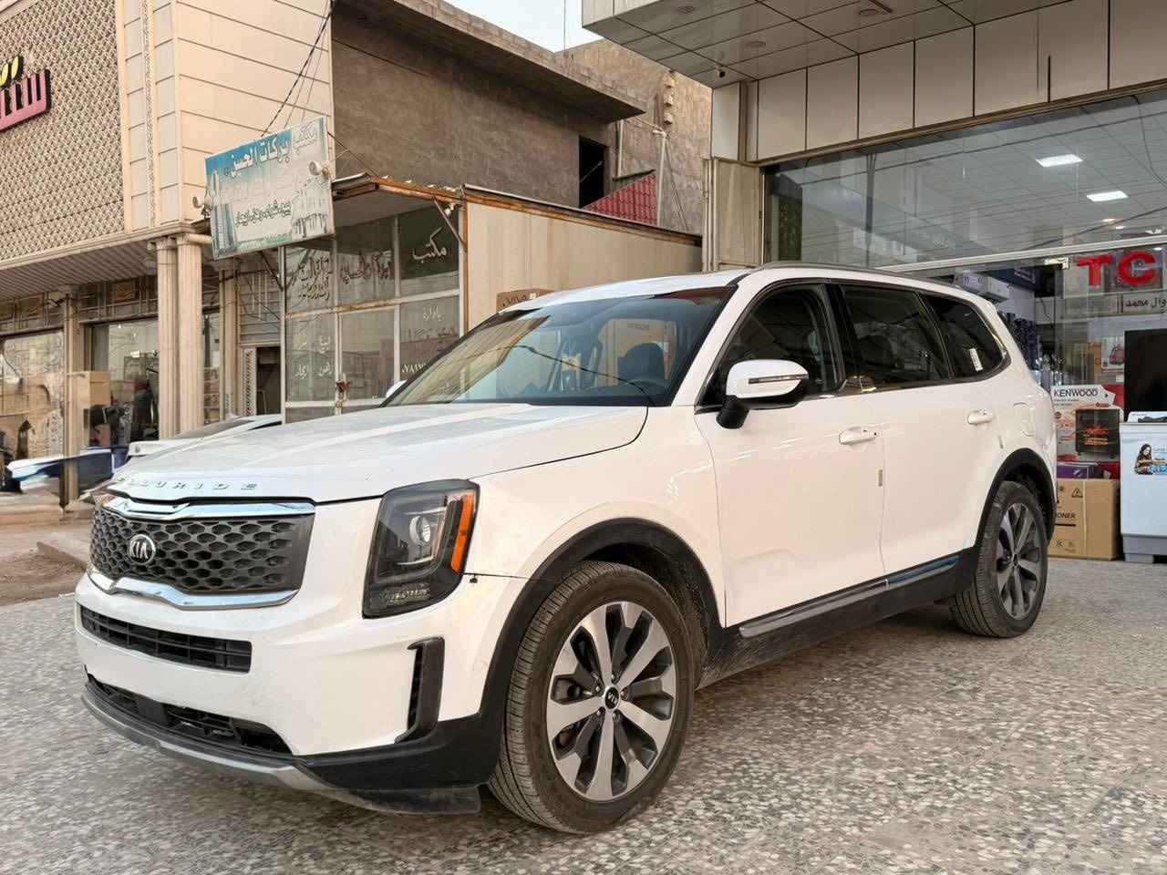 KIA TELLURIDE 🦍🩶
كيا تيلورايد موديل 2020 وارد امريكي 
لون ابيض رقم بغداد ماشية 88 ميل

مـواصـفاتها EX :
📍6سلندر 3800
📍فتحة
📍بصمة
📍كشنات كهرباء
📍 كشنات تدفئة تبريد
📍تحديد مسار
📍كشنات جلد 
📍كشنات vip
📍مانع تصادم امامي/خلفي/جانبي
📍اوتو هولد
📍اوتو ستوب
📍اشاير بل مري
📍لايتات امامي خلفي LED 
📍4وضعيات قيادة SPORT/ECO/COMFORT/SMART
📍مري شفط
📍جنطة كهرباء
📍شاحن وايرليس 

رقم الشاصي:
5XYP34HC1LG056572

ايرباك ستيرن فقط

***********
***********

مكان السيارة كربلاء
