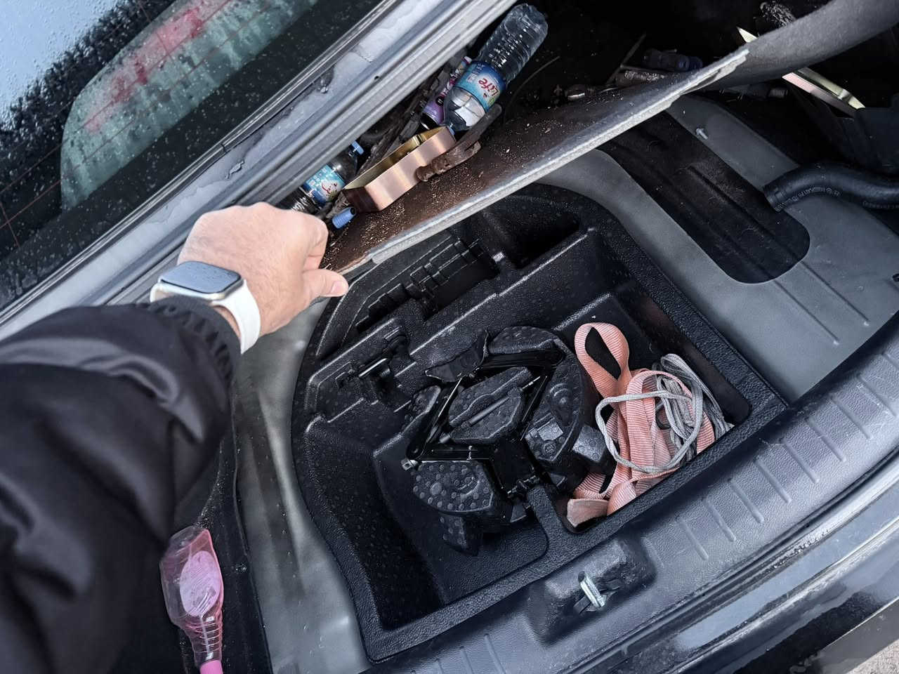 السلام عليكم 
فورتي للبيع مديل ٢٠٢٤ دخول جديد 
مكاني موصل ماشيه ٤١ ألف 
تتخرج باسم المشتري 
ضررها بوند فقط شرط بدون دواخل بدون ايرباك 
مواصفاتها نص فول رادار توقف ذاتي تحديد مسار قياده ذاتيه شاشه كبيره وبيها بارد ب جاملغ ع كد شبر 
السعر ١٣٥ قفل ***********
رقم الشاصي 3KPF24AD8RE821154
