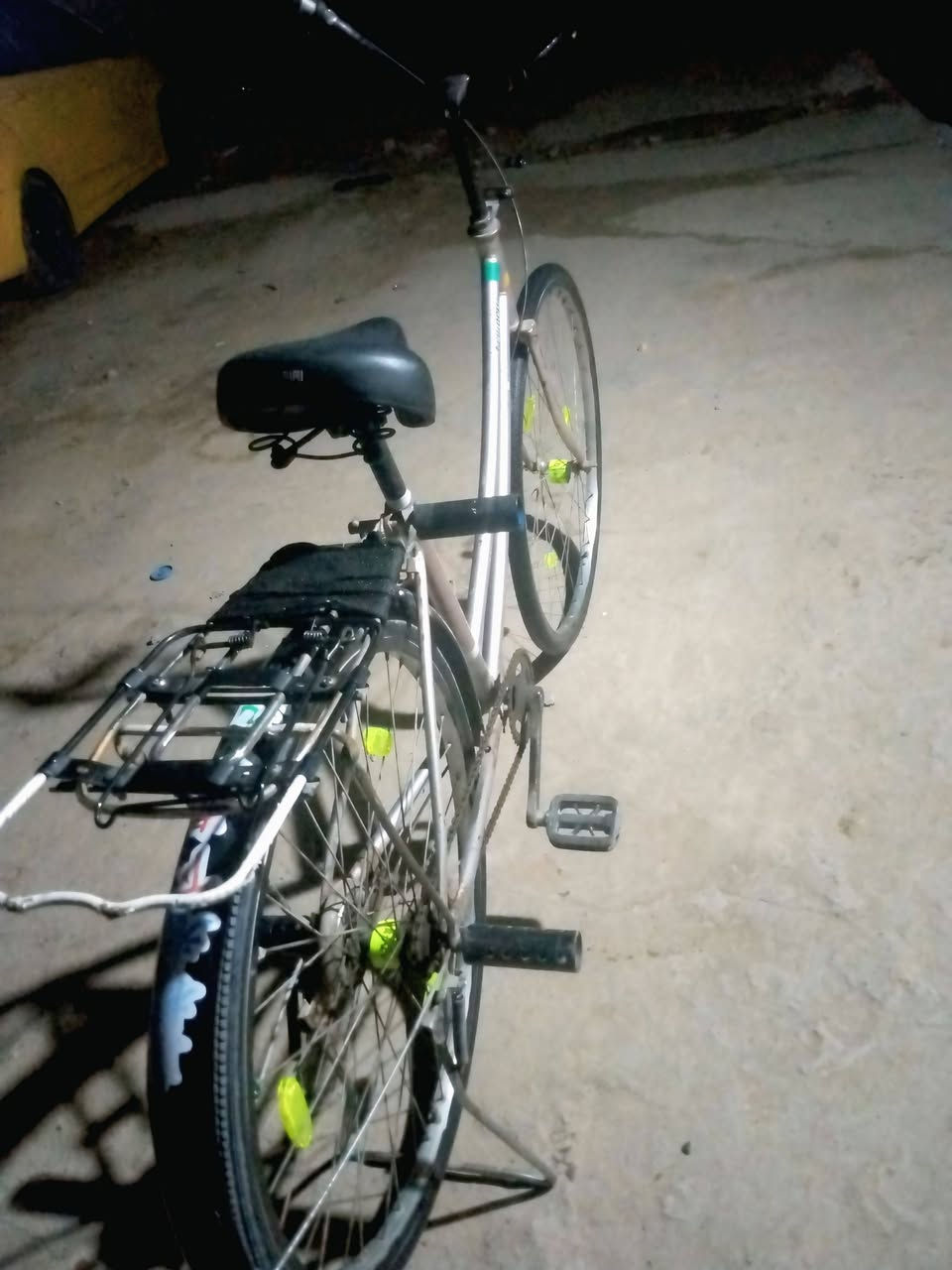 السلام عليكم بايسكل بناتي حجم 26 جديد كشن جديد كلشي جديد السعر 70 للستفسار ***********
