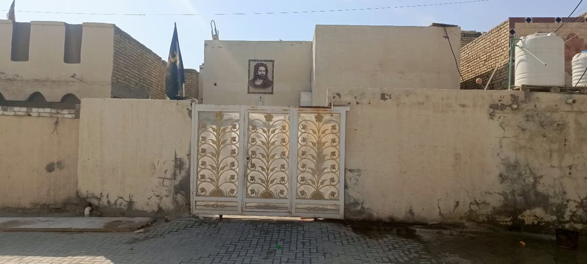 بيت للبيع مساحه 200 طابق واحد
85 مليون وبي مجال بيت متكامل من كلشي صبغ سيراميك محجر كاونتر بيبان موقع حي الزهراء شارع خدمي 
***********
