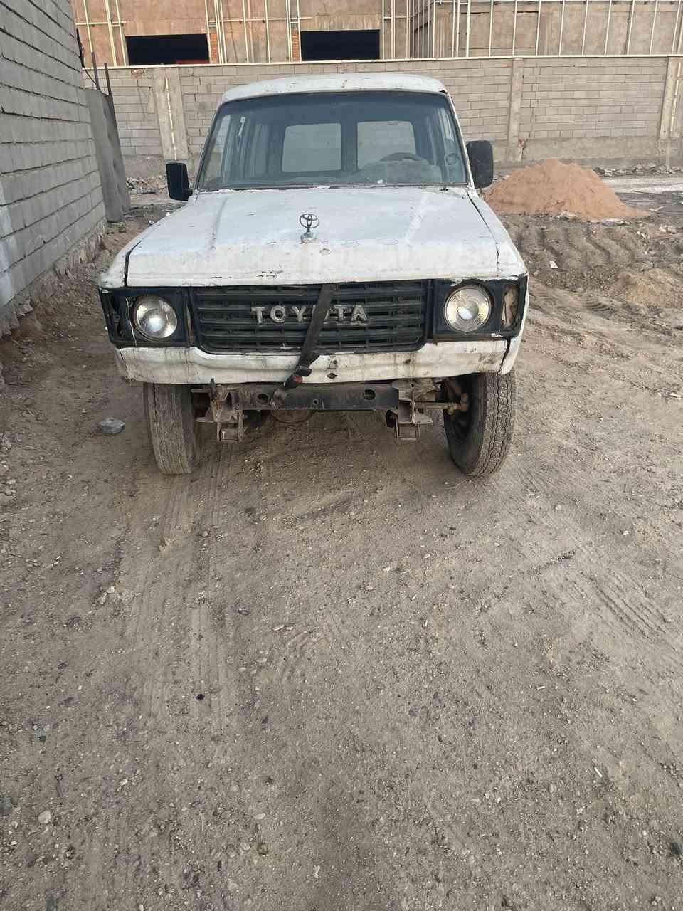 سلام عليكم
للبيع سياره حديده حديده 
بيها محرك كيه شغال خير من الله 
سعرها مليون 800
للاستفسار ***********
