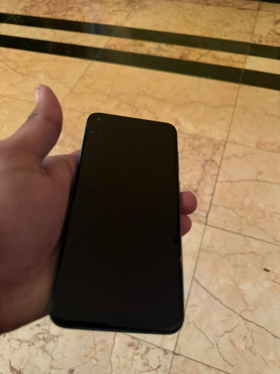 عندي هذا السامسونق شغال للبيع بي كسر خفيف بلشاشه ما ماثره ابدا عَ لمس وسعره طيب اليريد خليدك عليه ***********
