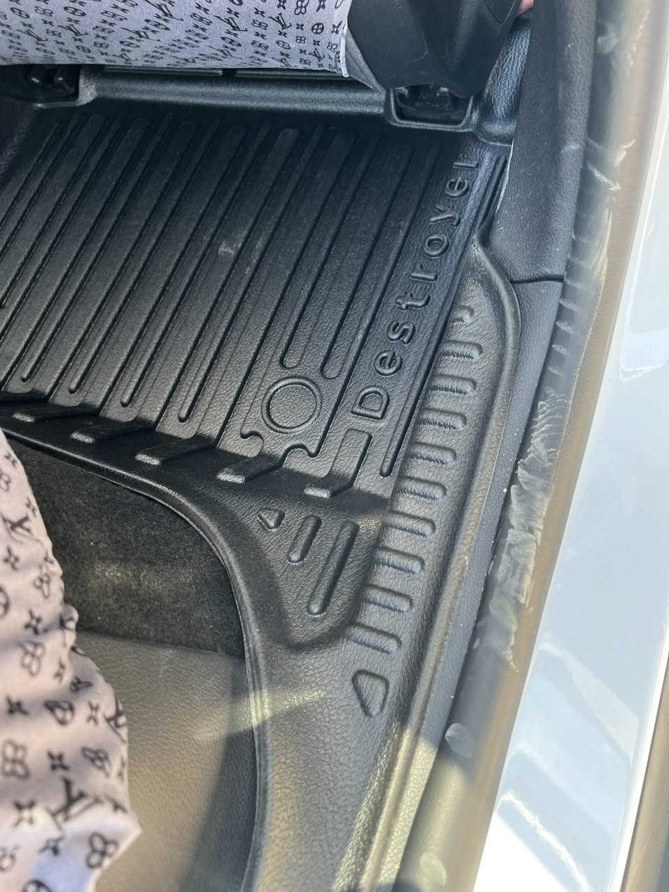 السلام عليكم وصول أرضيات BYD ام دوسه ***********
