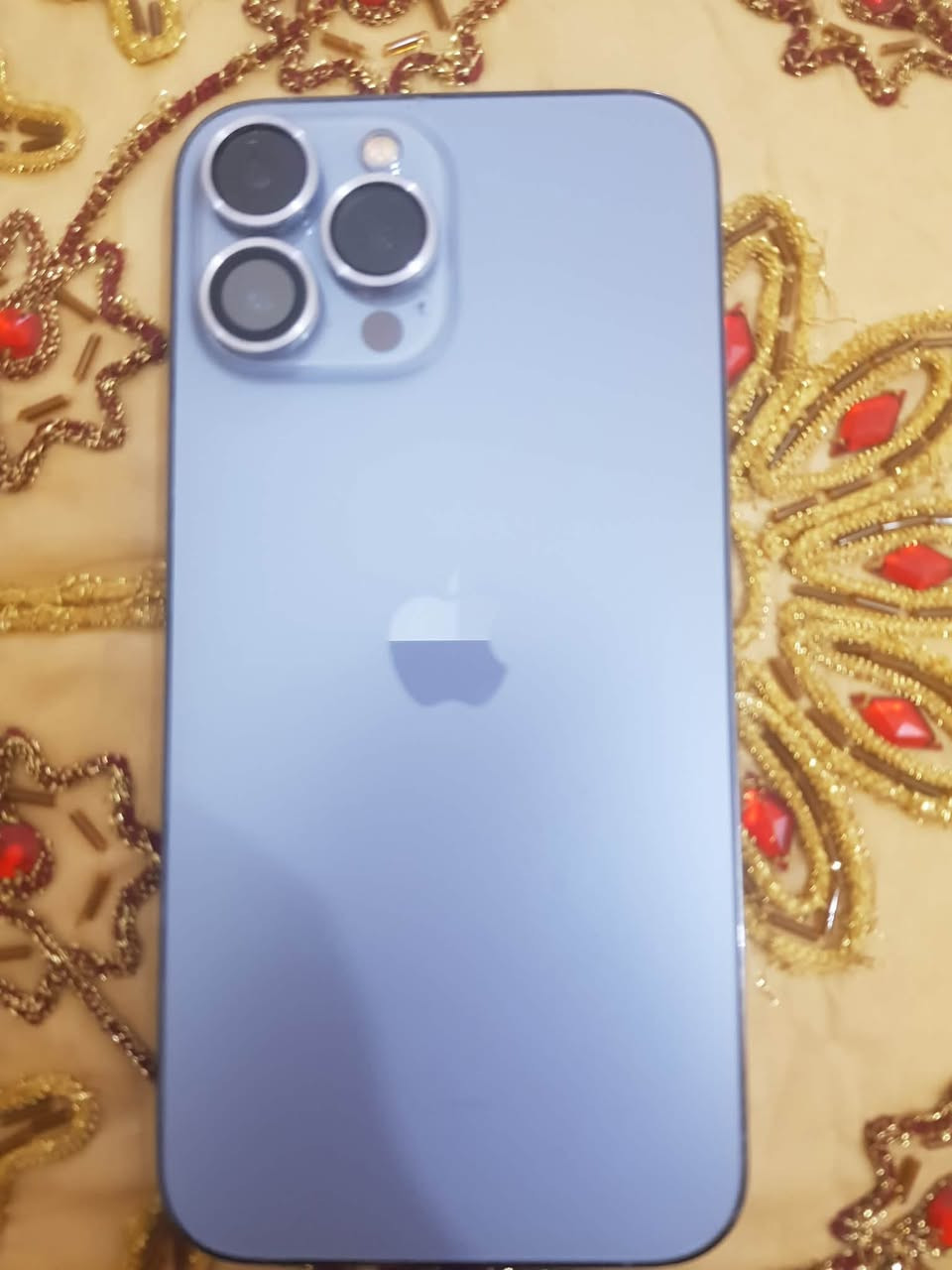 السلام وعليكم شباب ايفون 13برو ماكس بطاريه 80ذاكره 256لون بحري جهاز نظيف كلش مابي اي شي مامفتوح كلشي شغال بي بس فقط هذه كسر بالشاشه مامئثر عله كام موجود تصوير ماته سعر من اخير اجيك  675 موجود وتساب ***********
