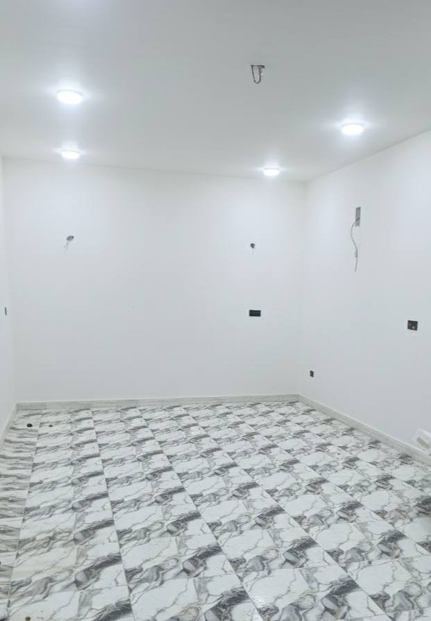 بيت زراعي موقع مميز على الشارع الرئيسي 
🟥 300 متر ،الوجه 12 متر والنزال 25 متر 
💚بناء حديث طابوق كونكريت طابق واحد
⭕يحتوي على غرفتين و صالتين و استقبال و مطبخ حار وبارد و صحيات خارجية وداخلية 
🏛️متوفرة كافة الخدمات ماء ومجاري بالباب وكهرباء
🟩المكان 🏛️الاسكان الصناعي بداية حولي الاسكان
للاستفسار عن السعر :مراسلة الصفحة او الاتصال ***********
