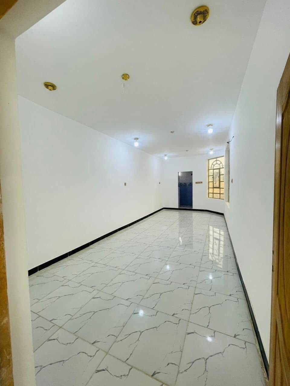 بلاشششششش 
دار للبيع المساحه 125 حي ميسان الشريط قطاع 84 مميزه طابقين اربع غرف وصالتين ومطبخ واستقبال جديد مميز شيلمان ارضيه مرمر السعر 145 مليون للاستفسار. الآتصال برقم الجوال الكوفي للوساطة العقاريه ***********
