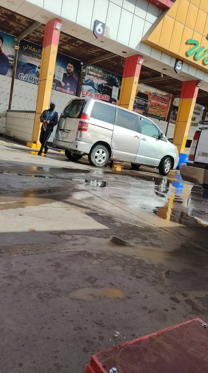 السلام عليكم   السيارة معلايه 2014 اصل 2001 ما ماشي بلمعامله
تايوتا نوح او نها للبيع السعر 50 ورقه
كير محرك خير من الله
مريات شفط
تبريد بيه ليك بلبوراي 
تيارات 75%
حداديه 75%
كلشي موضح بلصوره بيه ترتيب بسيط بلبدي
سياره انطيك بيه وكالة
للتواصل ***********
