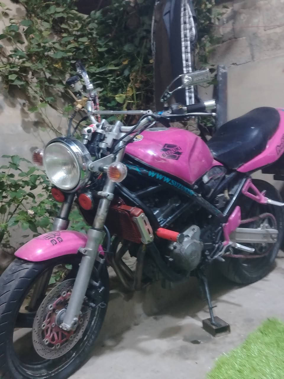 سلام عليكم دراجه بانده كرستال محرك مفتوح مبدالت رنكات جدد دراجه نقصه كابريتر تخربط ودراجه مرقم تحويل ثاني يوم من الاخير ابيع كوم حديد لو مرواس للتصال ***********مكان الفلوجه جغيفي الاولى
