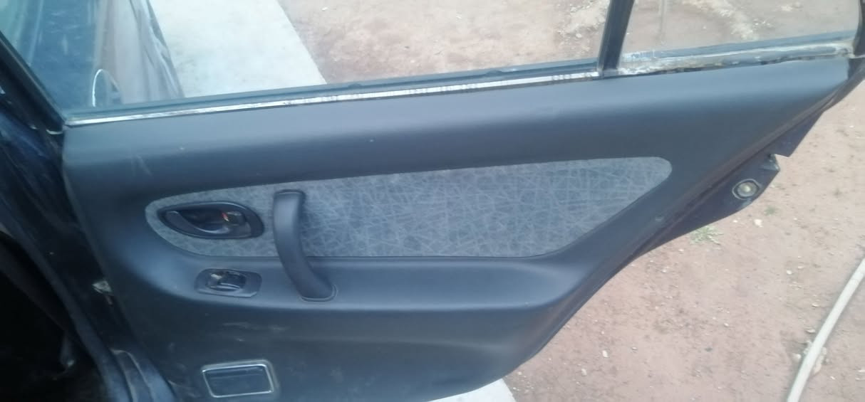 سلام عليكم. للبيع كنت موديل ٩٣.كير ومحرك كابون سنويه عضم والشرعية بلموصول. سعر من الاخير ٢٧ورقه سياره مال بيت خابرني ودلل. ***********وحياكم
