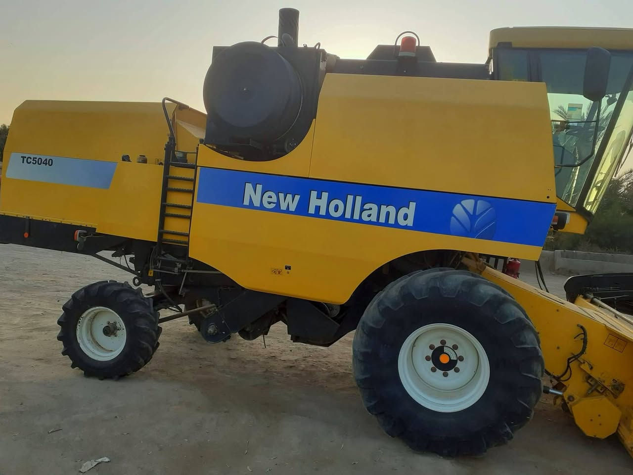 السلام عليكم  حاصوده يهولاند للبيع مديل (2014 )نضيفه كلش  المكان الديوانيه الشراي ينتصل عل رقم (***********
