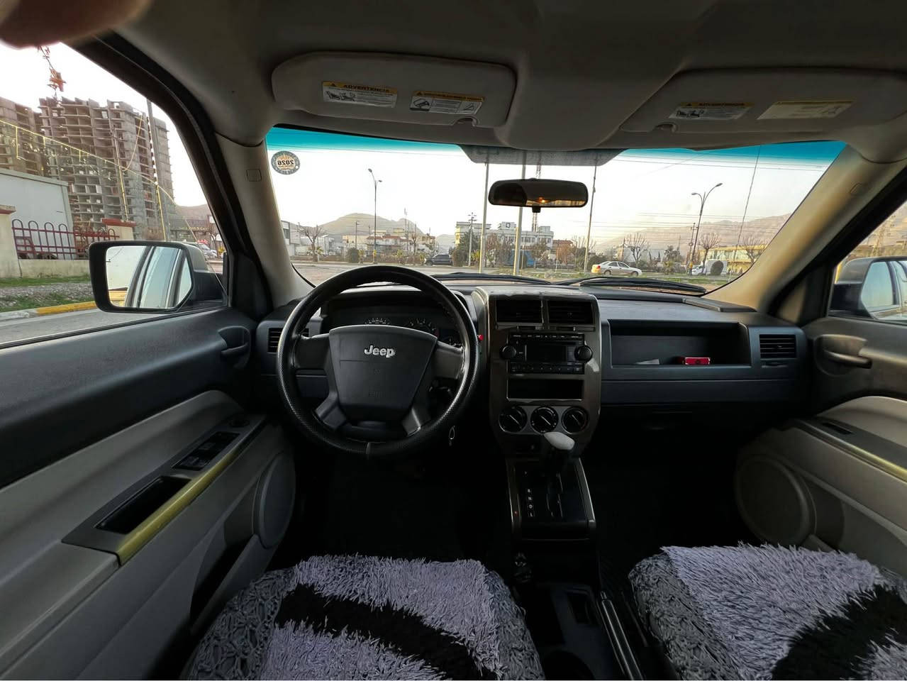 جێب پاتریۆت ٢٠٠٧ پێش و پشت کەپس کارەبای گێڕ و مەکینە بەشەرت بنی توند و تۆڵە بێ تەقەو ڕەقە سەنەوی تا ٢٠٢٩ نوێیە  بۆیاغ و لێدراوی نییە ٤ پارچەی تێزابی بەسەردا ڕژاوە نرخ ٨٥ و معامەلە *********** رانية, السليمانية
