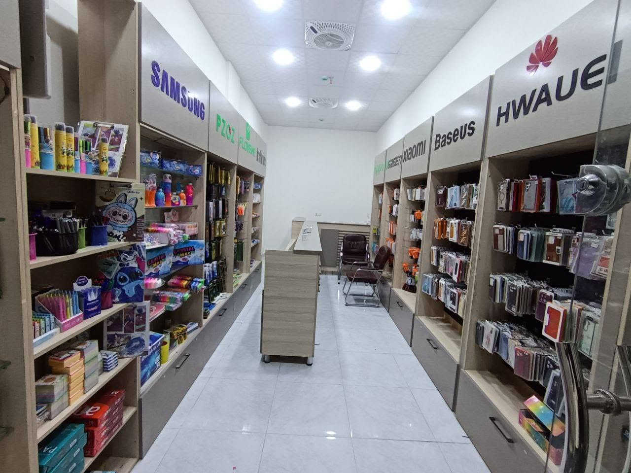 ✨ فرصة مميزة لأصحاب المحلات والمشاريع التجارية ✨
🛒 للبيع فاترينات عرض بحالة ممتازة

✅ العدد: 12 فاترينة عرض تركية (NDF)
⭐ تُعد من أفضل أنواع الفاترينات من حيث الجودة والمتانة والمظهر.

📦 مواصفات الفاترينات:
✔️ كل فاترينة تحتوي على مخزن علوي ومخزن سفلي داخل الفاترينة.
✔️ يوجد مخزن 
 بجانب العلامة التجارية، بالإضافة إلى مخزن سفلي مع كل فاترينة، مما يوفر مساحة كبيرة لترتيب وخزن البضائع.

🧾 بالإضافة إلى:
✔️ عدد 2 ميز كاشير

💰 الكلفة الأصلية: حوالي 6,000,000 دينار عراقي
🔥 السعر المطلوب: 3,000,000 دينار فقط

📍 العنوان:
الكوت – الضباظ – شارع كاظم عبيد

📞 للاستفسار والتواصل:
***********

🚀 فرصة ممتازة لتجهيز أو تطوير محلك بسعر أقل من نصف الكلفة الأصلية، لا تفوتها!

