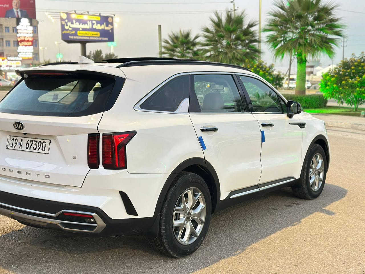 سورنتو 2021 وارد امريكي 
الحادث : مصبوغه عام اثر طخات 
بدون شواصي بدون دواخل
المواصفات : S فول مواصفات
بانوراما رادارات امامي خلفي
كشنات كهرباء وجلد
بصمه يدات وتشغيل 
كامرات 
رقم كربلاء باسمي 
العنوان كربلاء 
السعر 190$ بـيـۿـا مجال بسيط
للتواصل:***********
