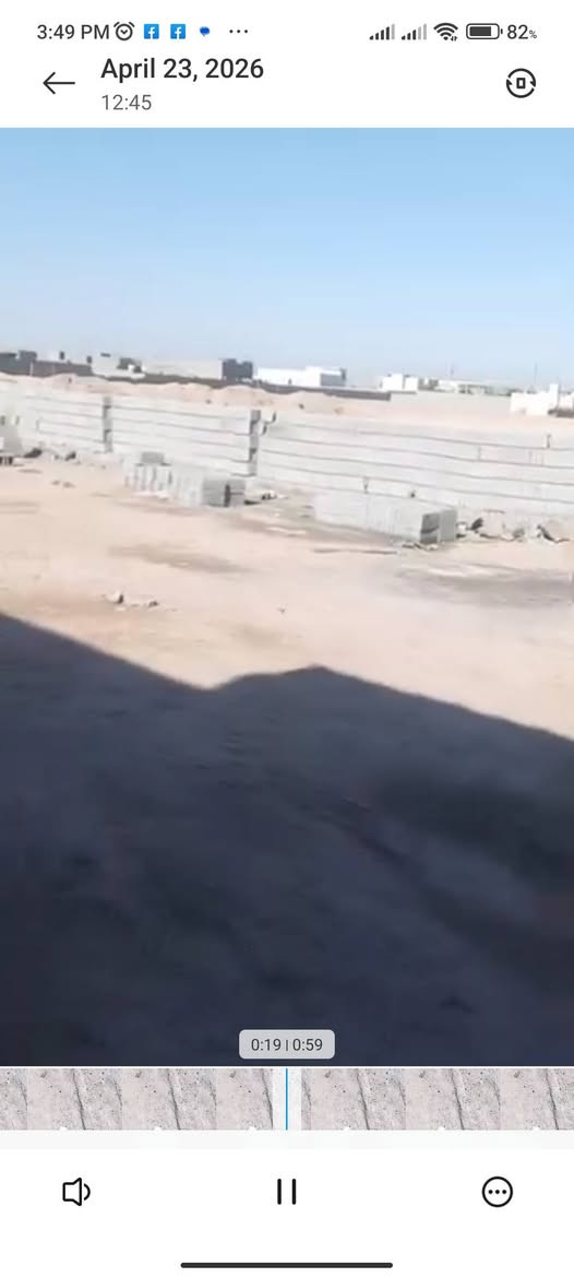 قطعه ارض مسيجه ومحدوله ٦٠٠ متر  وهاي الدخله من ضمن القطعه يعني شلون كراج معزول تصير كلش حلوه ومرتبه 
البصرة _ الزبير _ المكصب مقابيل سنتر الزاير 
السعر ١٥ مليون وبيها مجال، بيع مستعجل  
*********** البصرة, العراق
