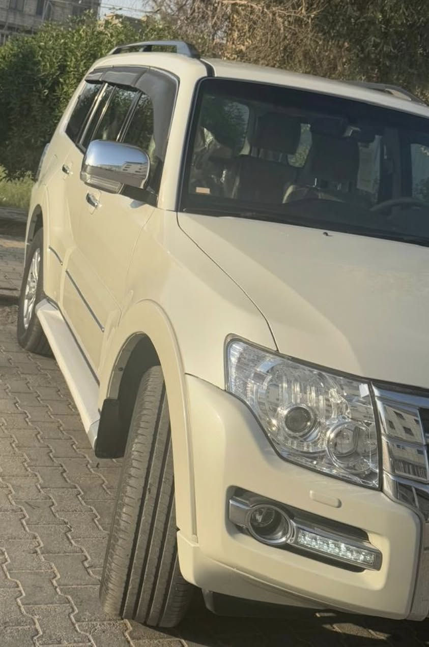 بسم الله الرحمن الرحيم

السلام عليكم 

(سيارة باجيرو)🚙

موديل 2020

مكفولة كفالة عامة 

المواصفات:

مري شفط 

دفع رباعي 

محرك 3500 المرغوب 

شاشة 

كامرة 

تحكمات استرين 

7 راكب 

دوشمه جديدة 

السيارة جديدة بمعنى الكلمة 

رقمها اربيل  تريد تحويل ثاني يوم اتريد وكالة 

السعر 265وبيها مجال 

الاتصال والاستفسار ***********

النجف
