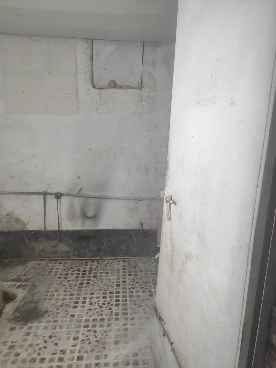 دار للايـــــــــــــــــجار
#الموقع حله قرب شارع 100 او خلف مول اهل الخير بل تجاوز

سعر الايجار 150الف

بيت للايجار المساحه 150م

يتكون من غرفه نوم ومطبخ وصحيات هوال حديقه 

اكثر ستفسار مراجعه مكتب الجشعمي للعقار 

              ((بإدارة احمد الباشه))

          ***********☎️

***********☎️
