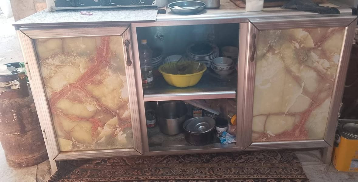 قنفات 10 نفرات  السعر 130 وبيهن مجال(((   كاونتر وسنك ))) السعر 75 مكاني طويريج( ***********
