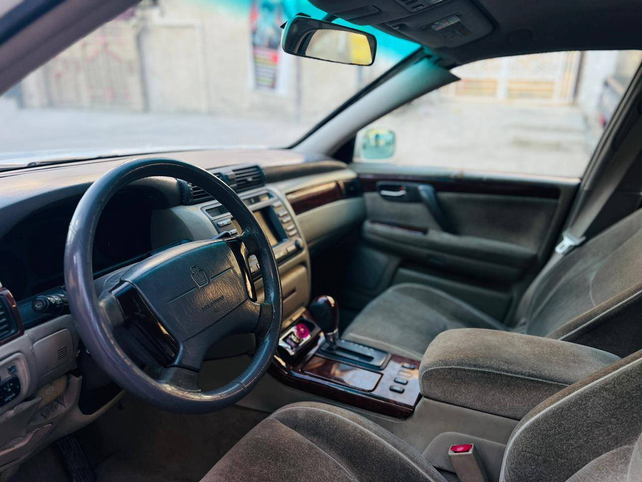 سلام عليكم ملكه لبيع سياره بيه كص جنطه
رقم وسنويه
 ادوات تلث دكم برده خلفيه
محرك دي فور الكبير 
السعر 50 بيه مجال بصيط مكان بغداد رقم تليفون***********
