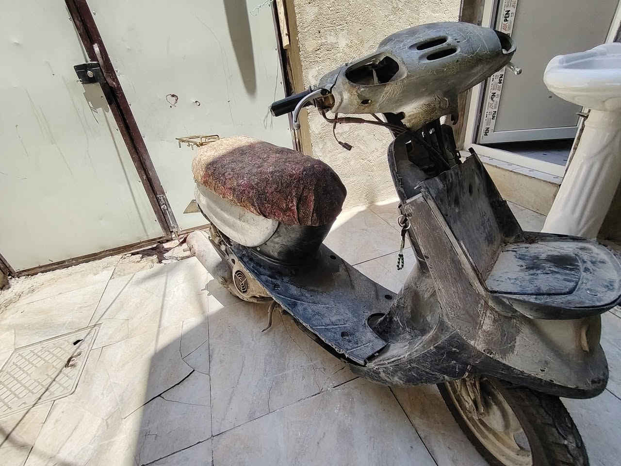 دراجه منغولي شاصي نضيف فقط كايمه يرادله بس تجفيت  تواير جدد كابريته جديده دراجه كلش حلوه  السعر 80 او بيها مجال  مكاني كربلاء الامن الداخلي  

موجود واتساب وتصال  *********** Singapore
