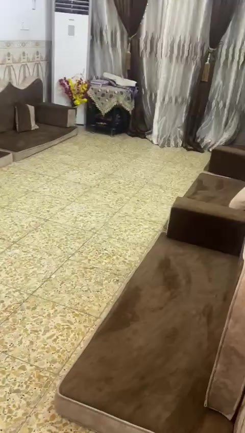 السلام عليكم
للبيع ديوان ١٤ متر نضافه ٩٠ ولا غلطه سعر ٥٥٠ وبي مجال لشراي فقط لتواصل رقمي وتساب *********** عنوان حي  التراث مقابل مستوصف التراث
