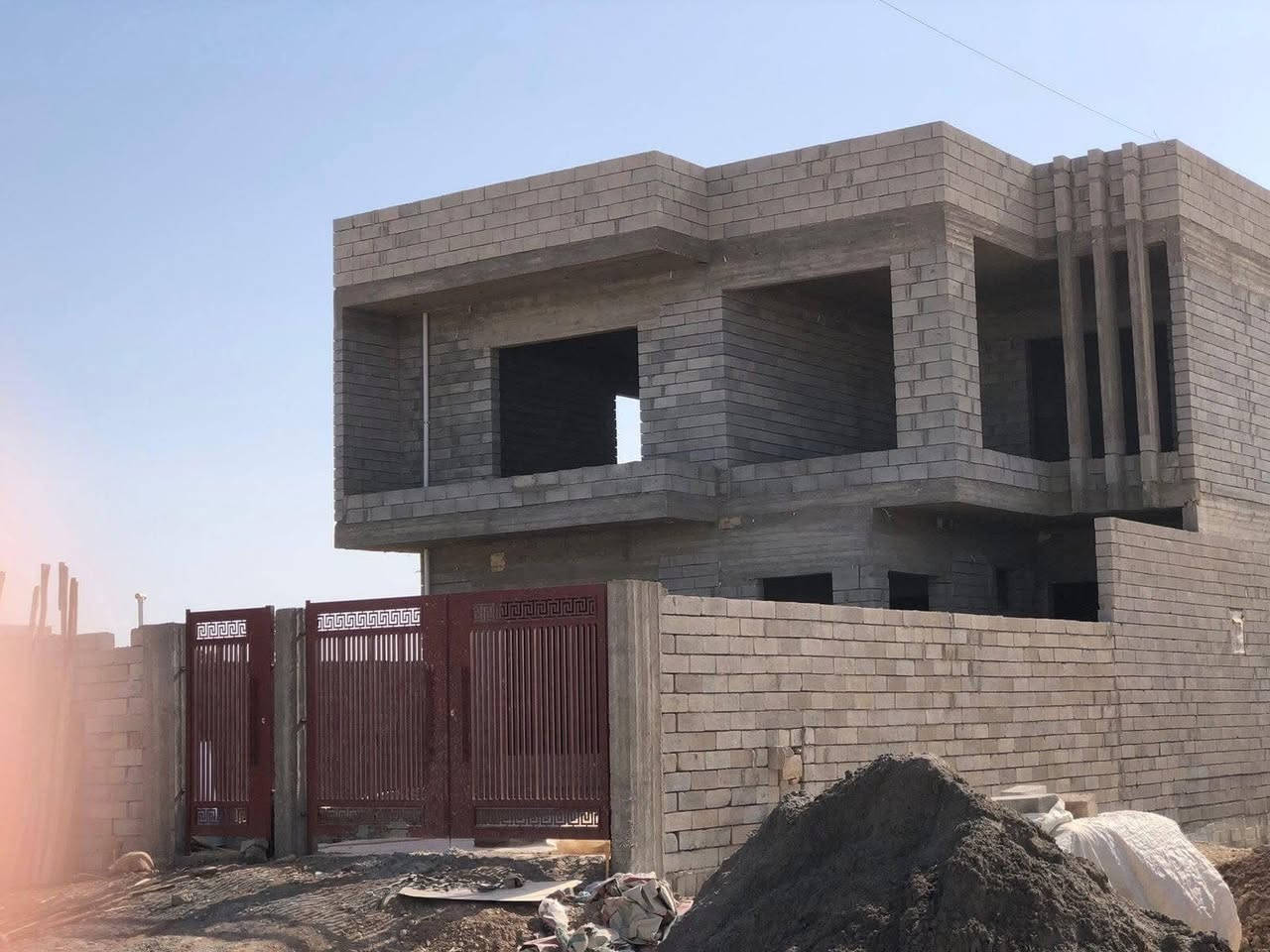 سلام عليكم بيت البيع حي الاوائل مجاري كامله صبه الارضيه كمله مساح ٤١٣توصل *********** واتساب ***********
