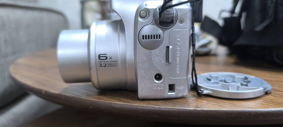 السلام عليكم
كاميرا ديجيتال 
ماركه Fujifilm 
صناعه ياباني 
شغاله 
تاخذ 4 باتري قلم شحن
مع حقيبة و رام 16 ميكا
السعر 50
التوصيل 5 بغداد 6 باقي المحافظات


**إذا كنت صاحب هذا الإعلان وتريد حذفه لأي سبب، رجاءا أرسل رسالة إلى الدعم الفني**