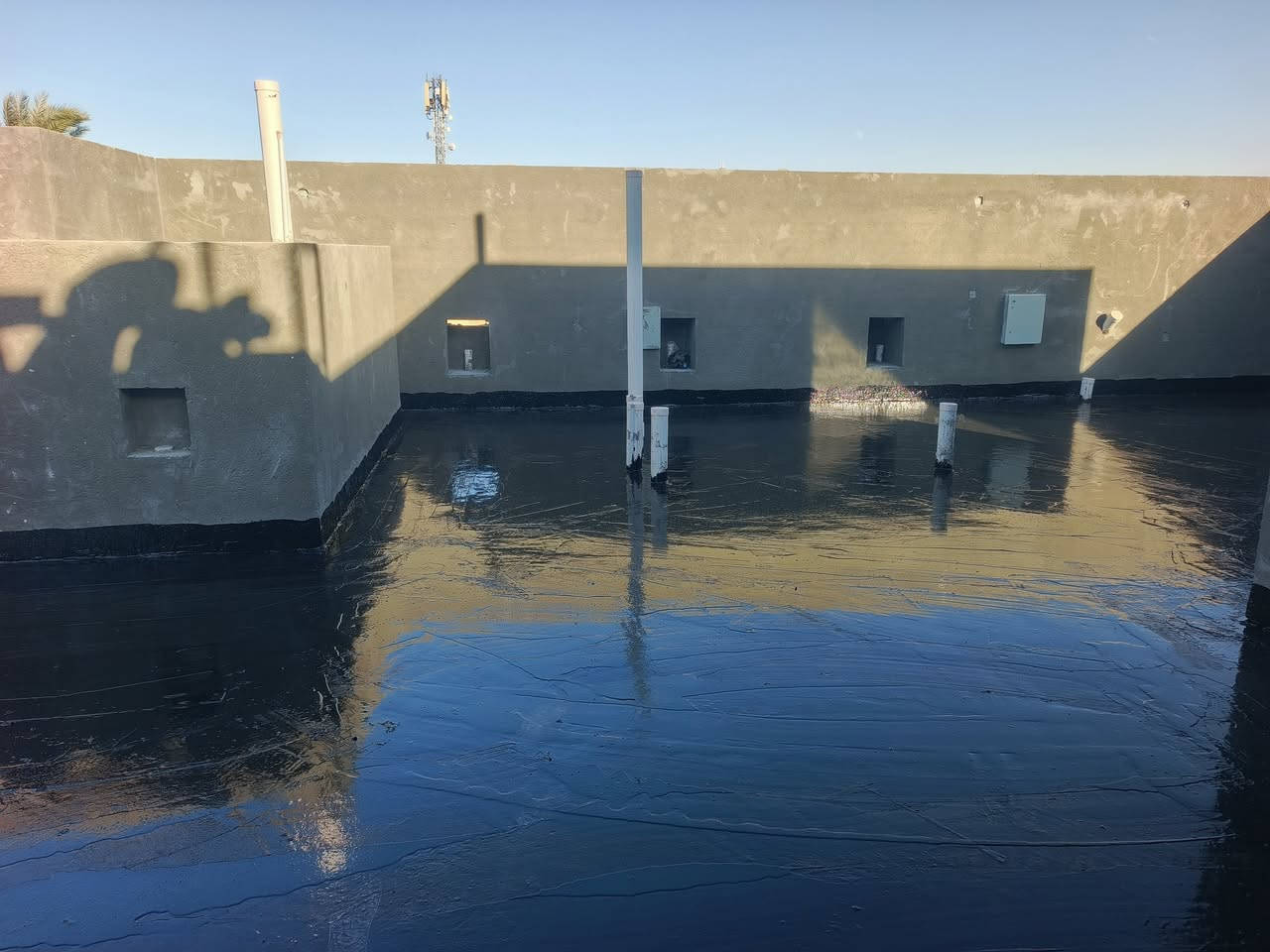 تطبيك شتايكر كرستة وعمل فلين او بدون فلين
1 تنضيف
2فلانكوت إماراتي 
3 زفت
4 زميج
5 تطبيك الأشتايكر
6 فلين ابيض عراقي ٣ سم
7 فلين ابيض عراقي ٥ سم
8فوم الاازرك ٣ سم
9فوم الاازرك ٥ سم
10 نايلون
قلع واعادة ماستك واعادة السطوح القديمه 
للااستفسار اكثر الاتصال
***********
***********
