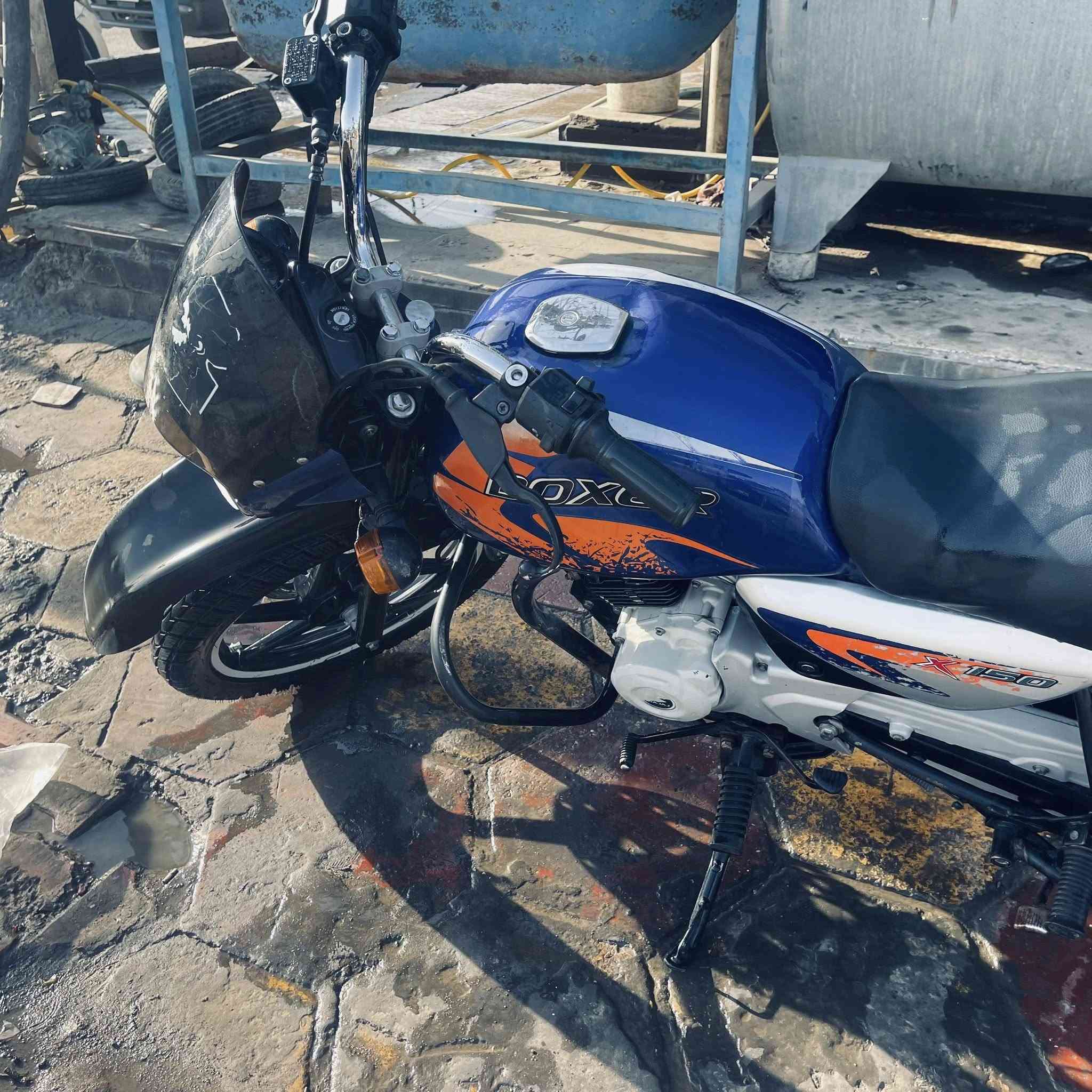 السلام عليكم بوكسر للبيع موديل 22دراجه نضيفه كلش مامتعوبه جبلي سعر اوراق اصوليه كامله ***********سعر مليون وربع
