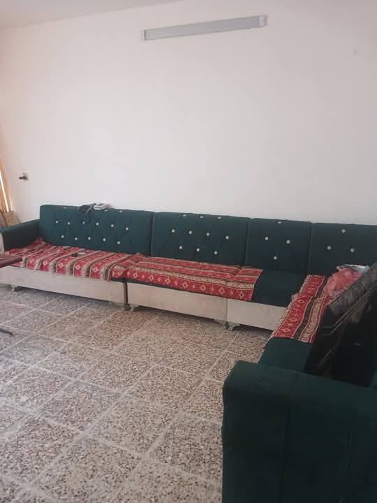 السلام عليكم بيت للايجار في منطقة الدوانم بشارع مجمع زياد السكني يحتوي على صاله ومطبخ وحمام وحولي وغرفه نوم وحده بسعر ٣٥٠ اني صاحب البيت للاستفسار عل الرقم بي واتساب ***********
