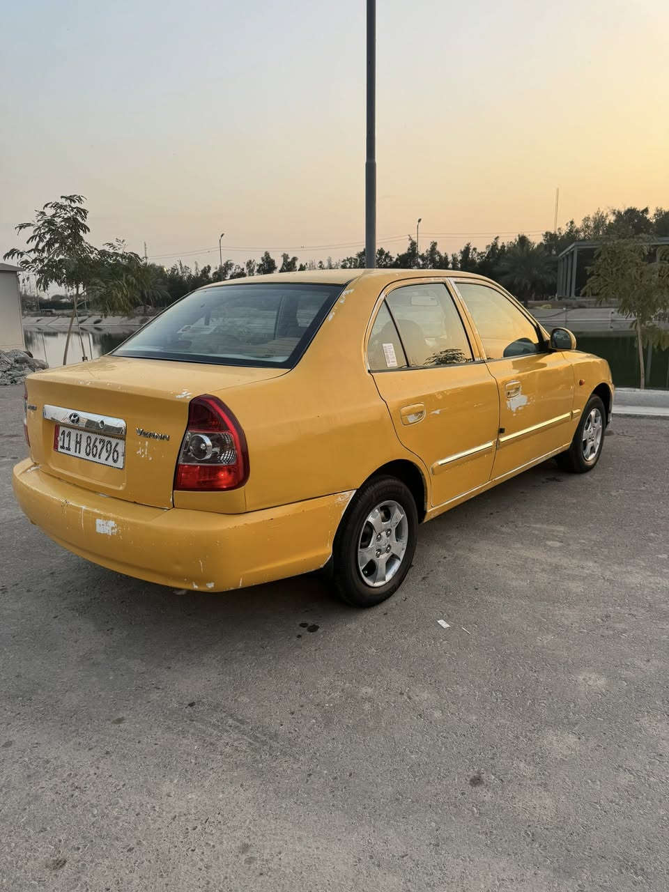 سلام عليكم للبيع فيرنا موديل ٢٠١٤ مكفوله من ضربه وصبغ وتبديل مامعيوده ماشيه٩٨ كير محرك جدد صدر مامي خلفي جديد تبريد ثلج بسمي تحويل مباشر سعر ٧٣ وبيها مجال مكاني بغداد الكرخ دوشمه عامه حته سفاري سياره على وضع شركة مامشتغله تكسي ابد وأحلى من صور سياره***********
