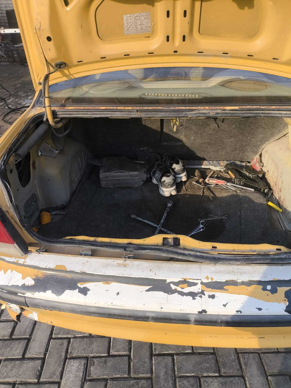 السلام عليكم كوم حديد سمند 11 ناطقه رقم انكليزي بسمي مصفره هيئة وغرامه 
سنويه قبل سبوعين سقطت 
السعر 18 وبيها مجال بسيط جداً 
***********
