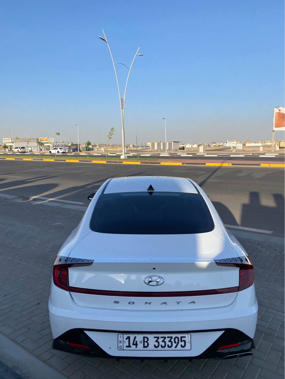السلام عليكم 
سوناتا  2023 لون ابيض داخل ابيض مميز 
محرك 2500  
مواصفات : 
- دخول ذكي ( بصمة )
- تشغيل عن بعد 
- كامره خلفيه
- تحديد مسار 
- قياده ذاتيه 
- هاند بريك بصمه 
- اوتو هولد 
- درايف مود (اربع وضعيات قيادة)
- كشن السائق كهرباء 
- تدفئه مقاعد 
ويل 17رياضي
- ضرر //  ضربه خلفيه صبغ بالچاملغ الخلفي الايسر اما بقيه السياره كلشي مكفول السياره حره باسمي تحويل ثاني يوم
*********** البصرة, العراق
