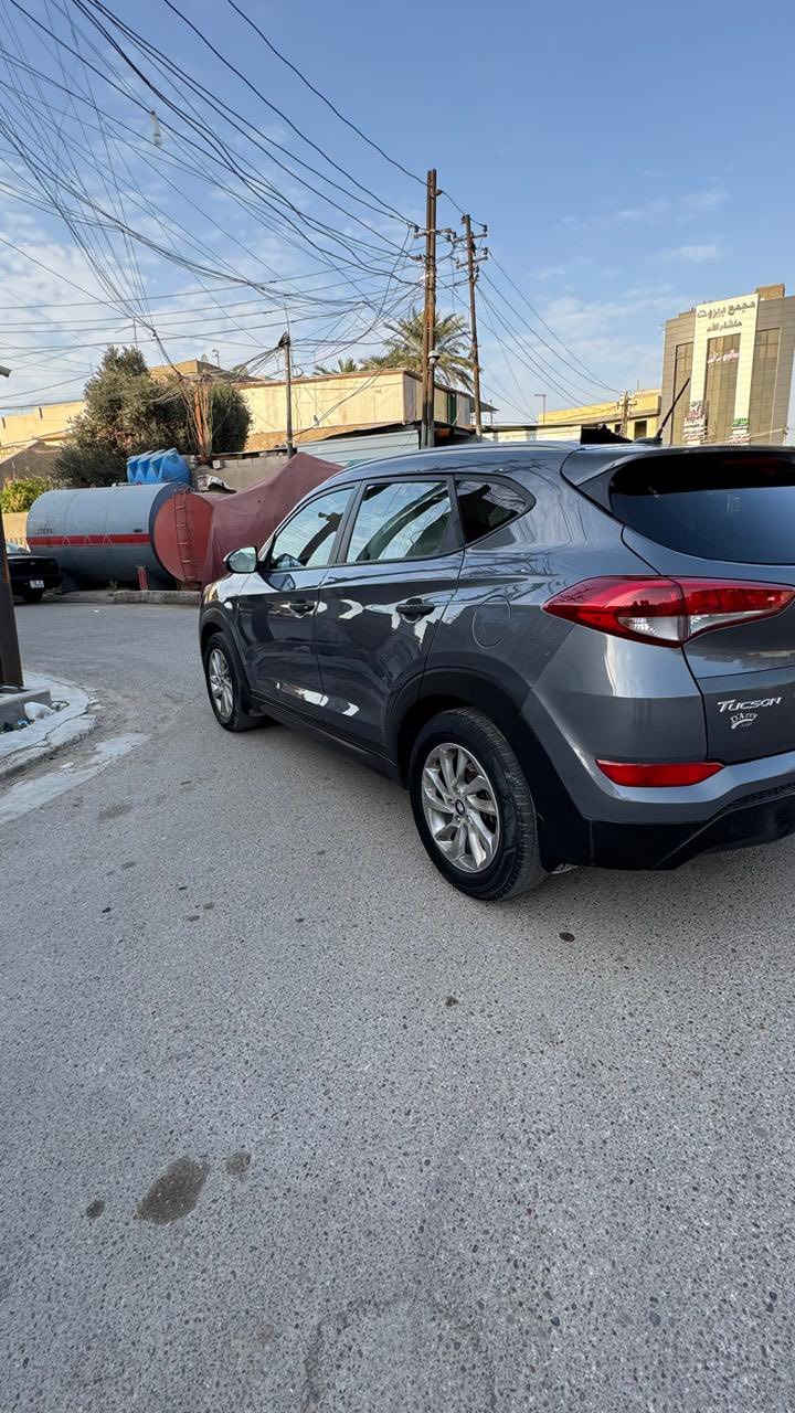 السلام عليكم
توسان مديل 2016
وارد امريكي حادثها جاملغ الايمن ومبدل نفس الون 

ماشيه /89mi

المكينه 2000GDi

المواصفات 
فور ويل 
مانع انزلاق 
سايد بريك رجل 
تحكمات ستيرن
مود درايف (انظمه قياده)
شاشه +كامره دواره 
كشن سائق كهربائي 
لايت خمس عدسات
لد نهاري
رقم بغداد 
سياره حداديه وصدر جديد 
تبريد ثلج
🛑 السعر 144 ورقه 
الاتصال ***********
